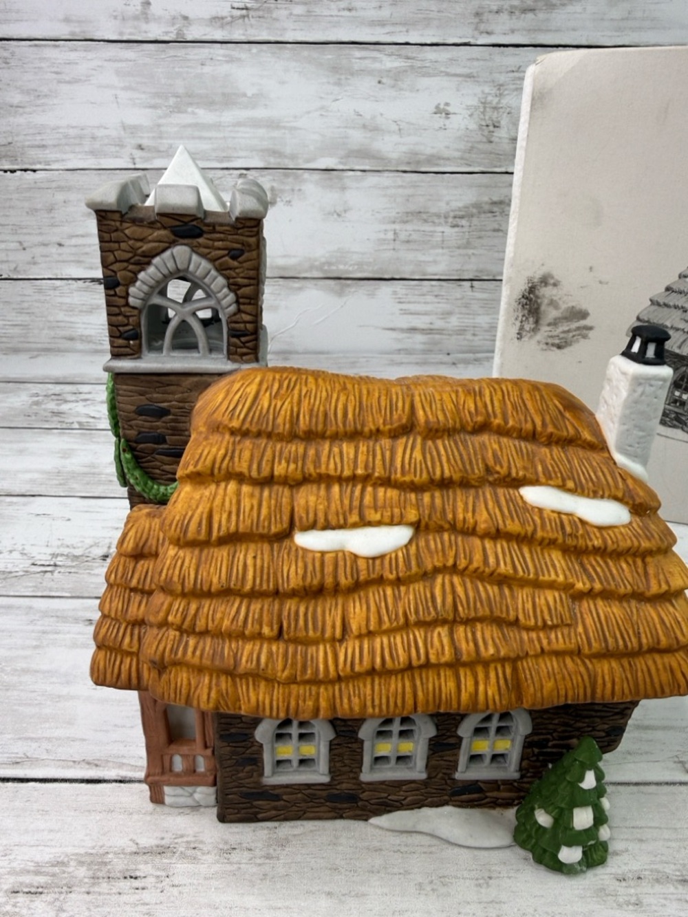 Department 56 “Ivy Glen Church” Dickens Village Christmas with box light - Picture 6 of 10